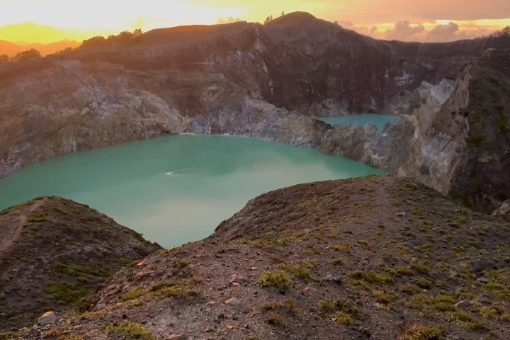 kelimutu 3 color lake