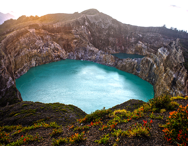 kelimutu lake flores